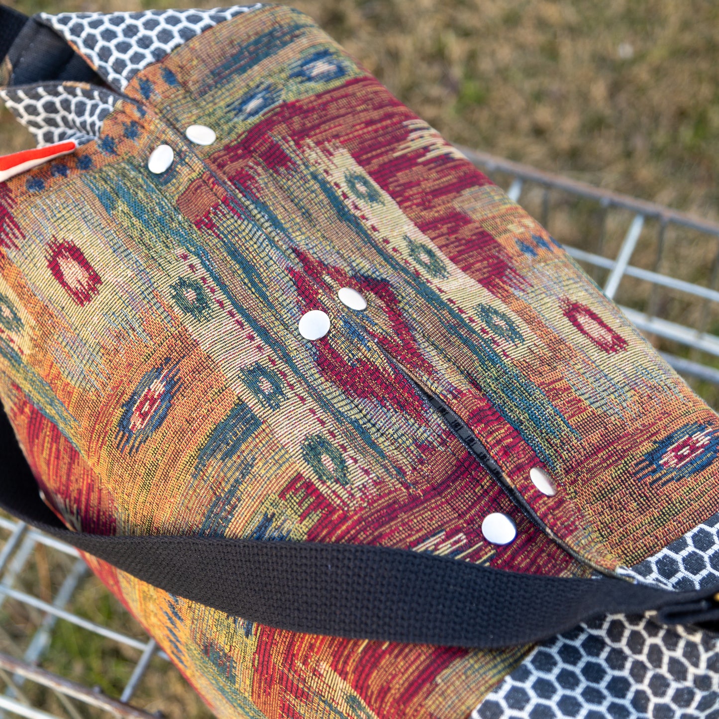 Shoulder bag in southwestern and honeycomb