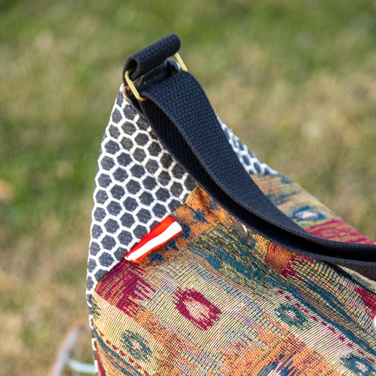 Shoulder bag in southwestern and honeycomb