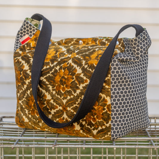 Shoulder bag in sculpted orange and honeycomb